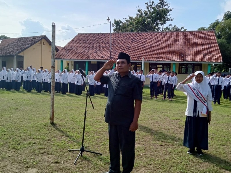 Membangun Disiplin dan Karakter Siswa